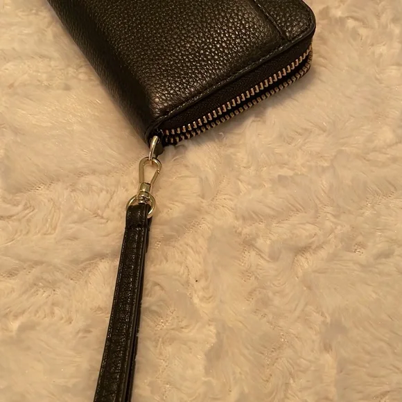 Kate Spade Black Leather Zip Wallet with Wristlet strap! - Picture 6 of 9